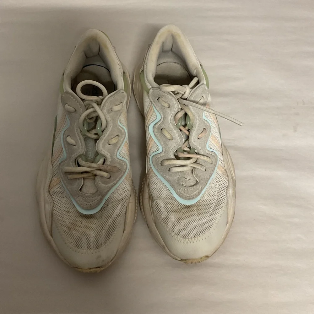 Adidas Womens Ozweego Off White Wonder Beige Running Shoes Sneakers Size 5